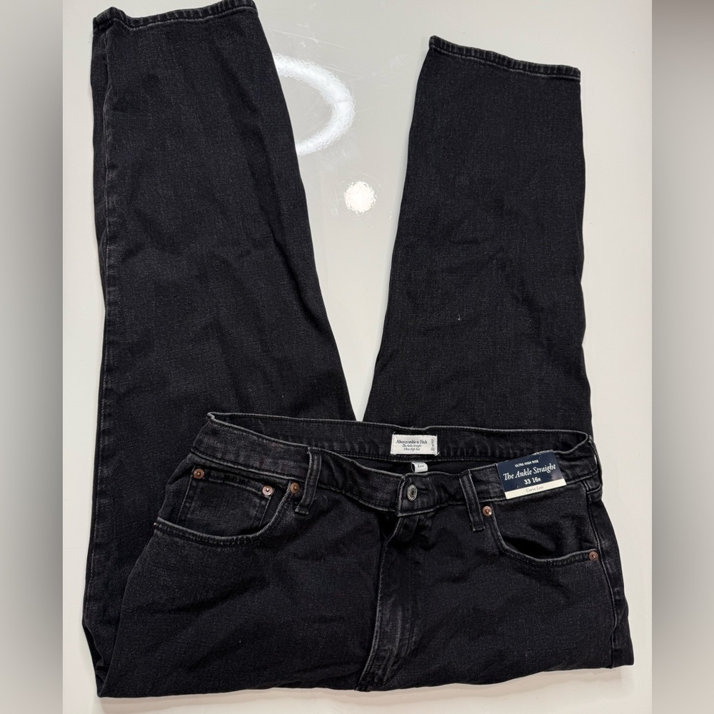 Abercrombie & Fitch Ultra High Rise Ankle Straight Women’s Jeans Size 33 or 16R